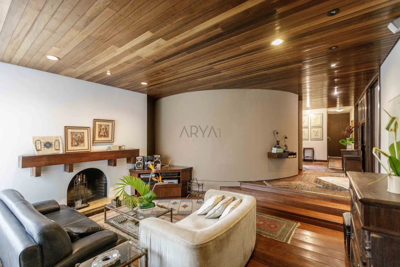 Casa Comercial à venda no Ahú ARYA1