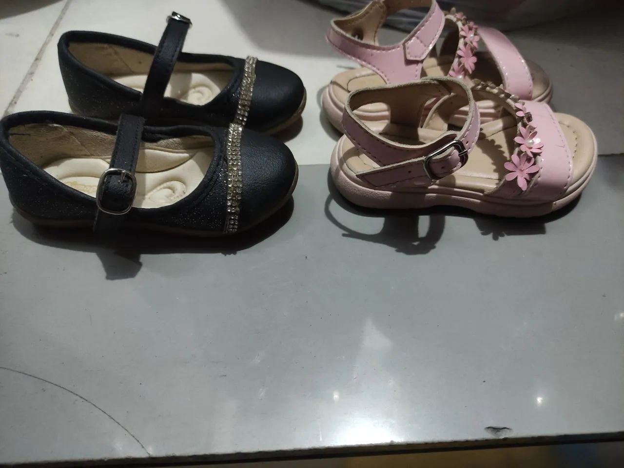 Lotinho Sapato e sandália Bebê - Tamanho 20 ( 15,00 lote) - Foto 2