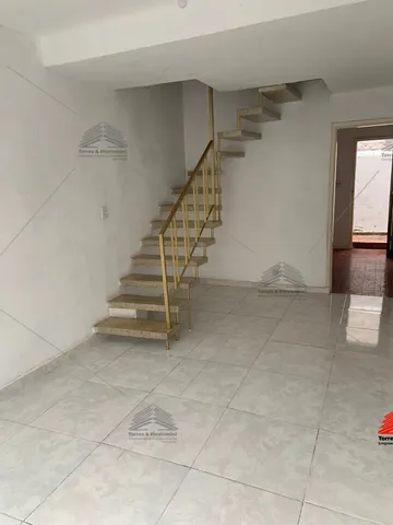 Sobrado Moóca com 2 Dormitórios, Sala 2 Ambientes, 2 Banheiros, Quintal com Lavanderia, pr