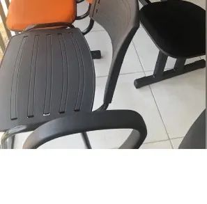 cadeira e mesas longarinas de escritório e escolais - Foto 2
