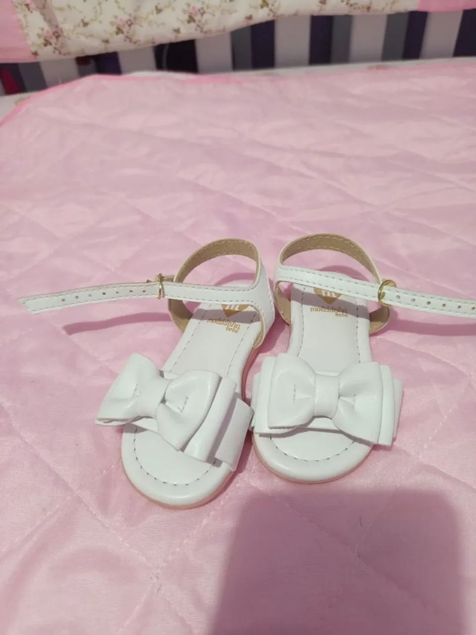 Vendo sandália, nunca usada, tamanho 19.  - Foto 2