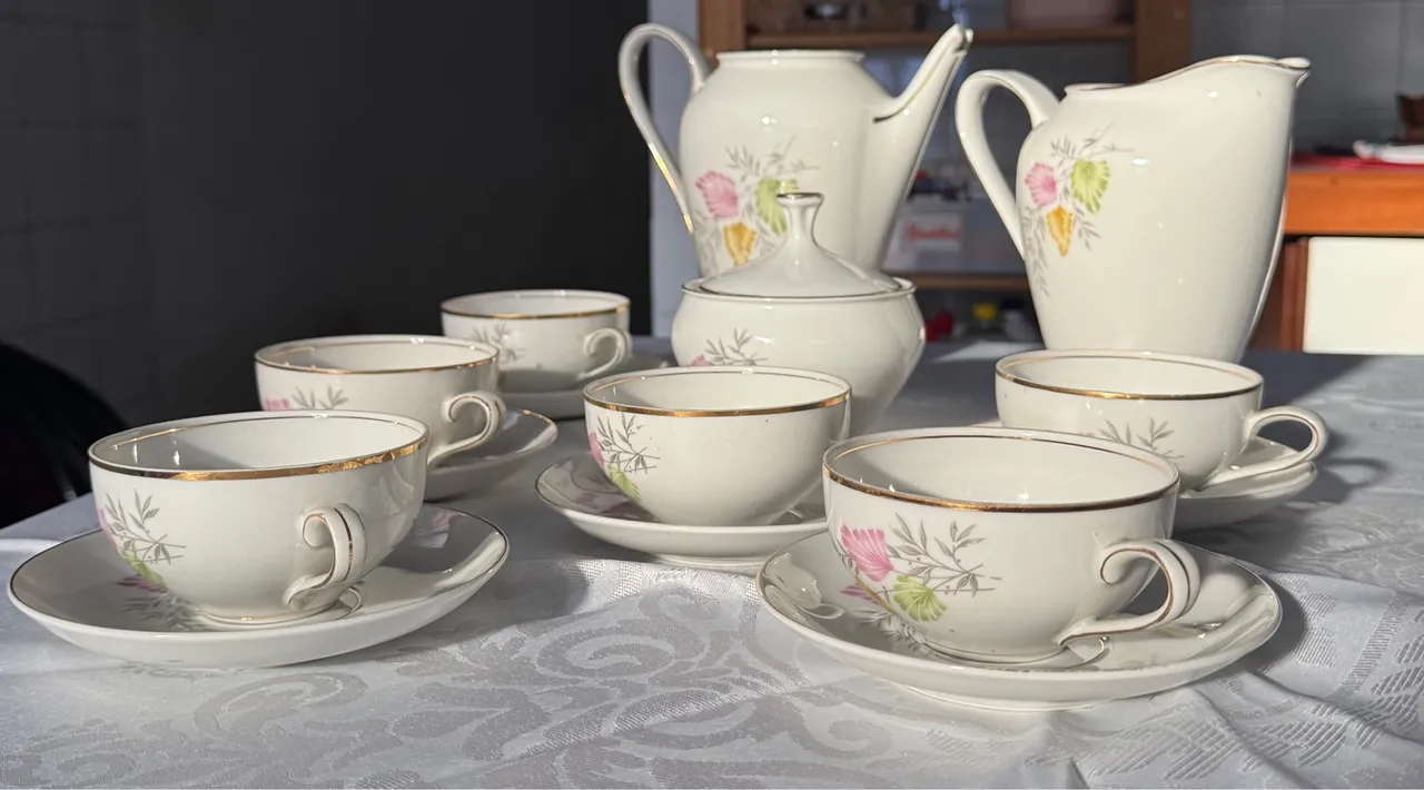 Antiguidades Jogo de Chá em Porcelana Mauá - Relíquia de 1940