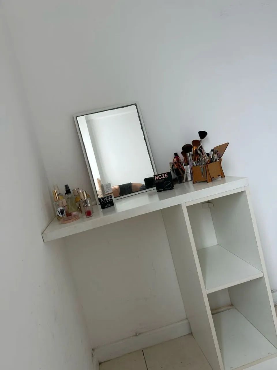   Mesa em MDF com Espelho e Prateleira  - Foto 5