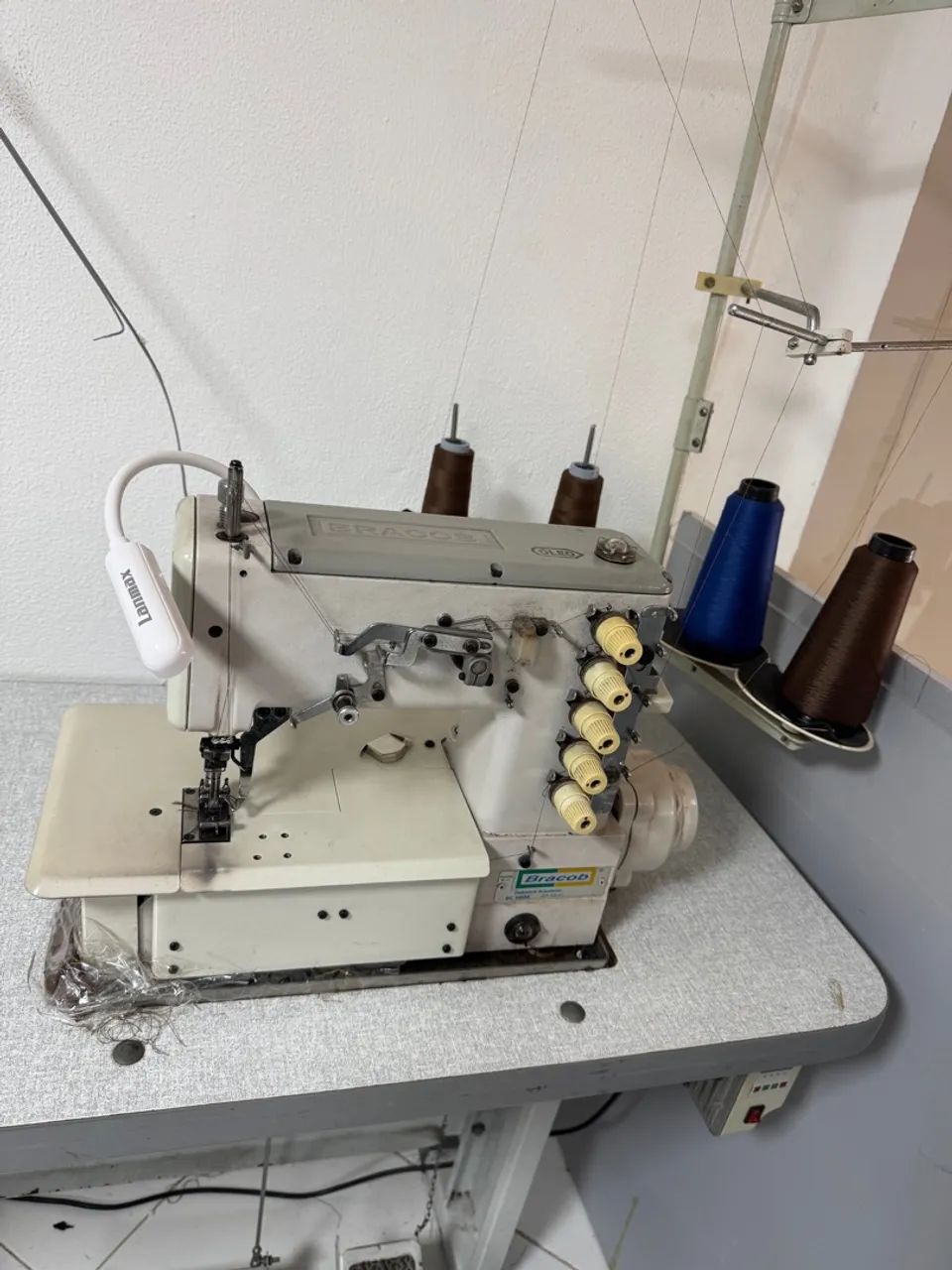 Máquina de costura Galoneira Industrial Bracob Direct Drive 4 fios  - Foto 2