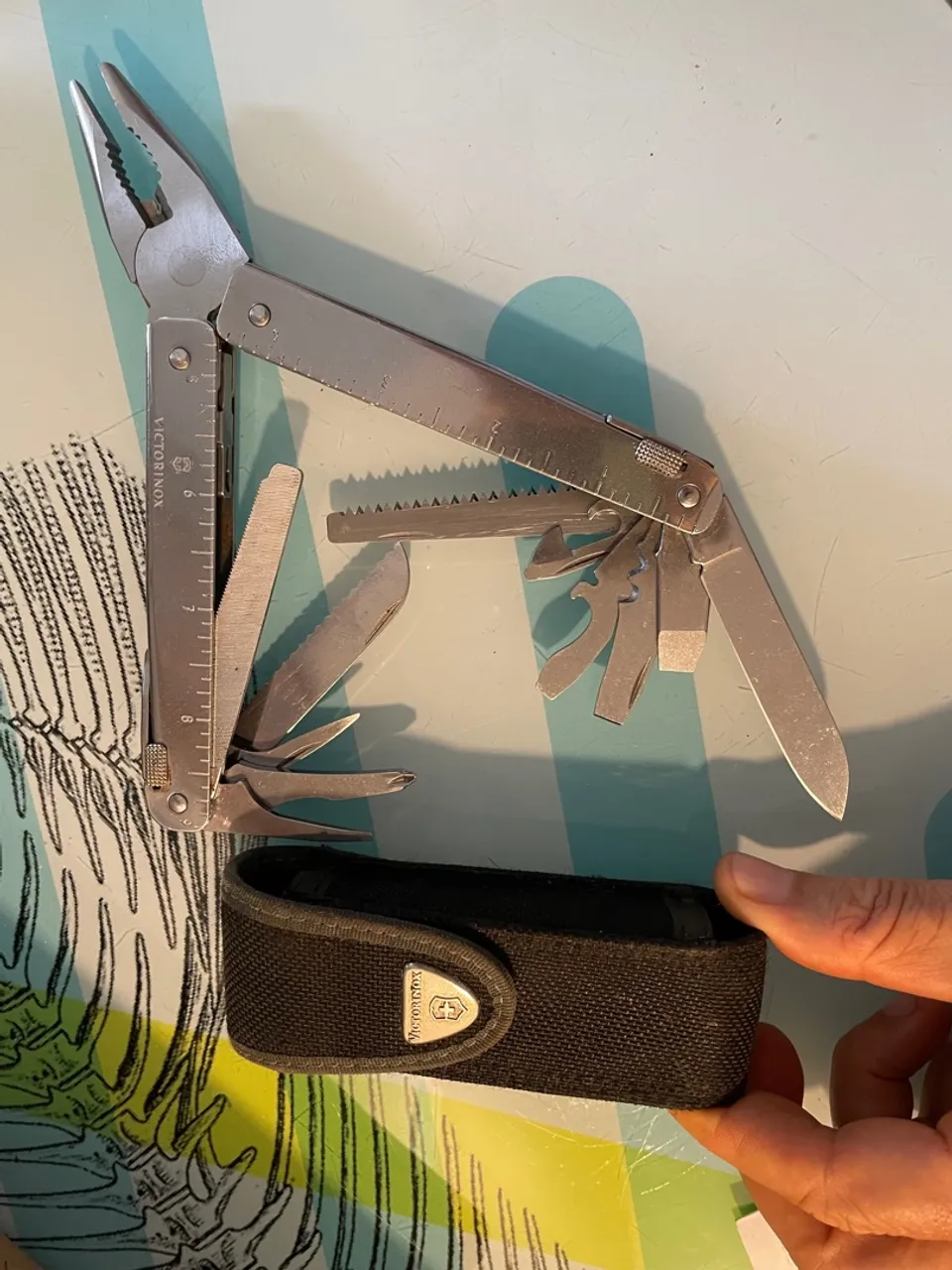 Canivete Victorinox SwissTool com Bainha