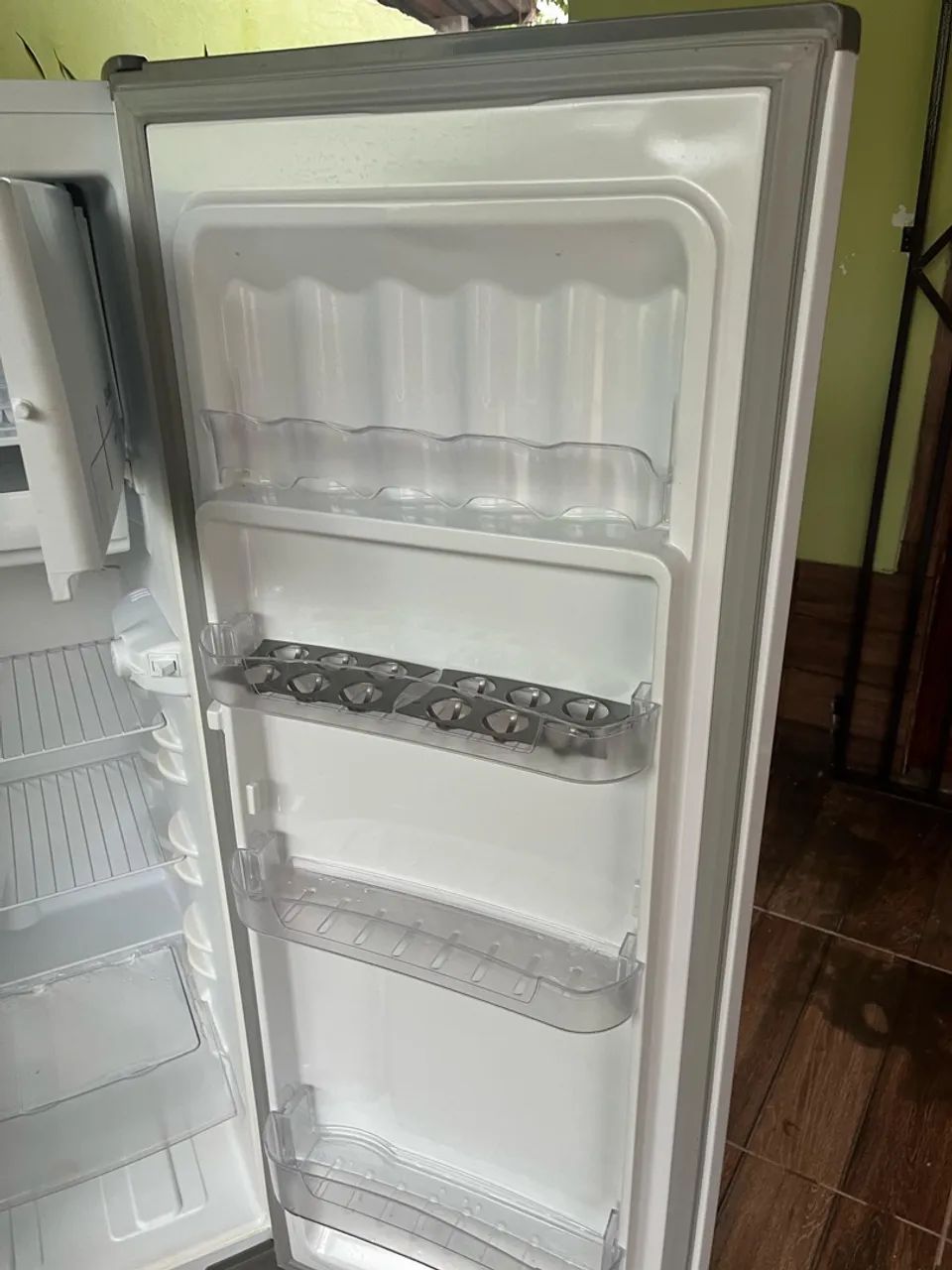 Geladeira Esmaltec 110 Litros - Foto 4