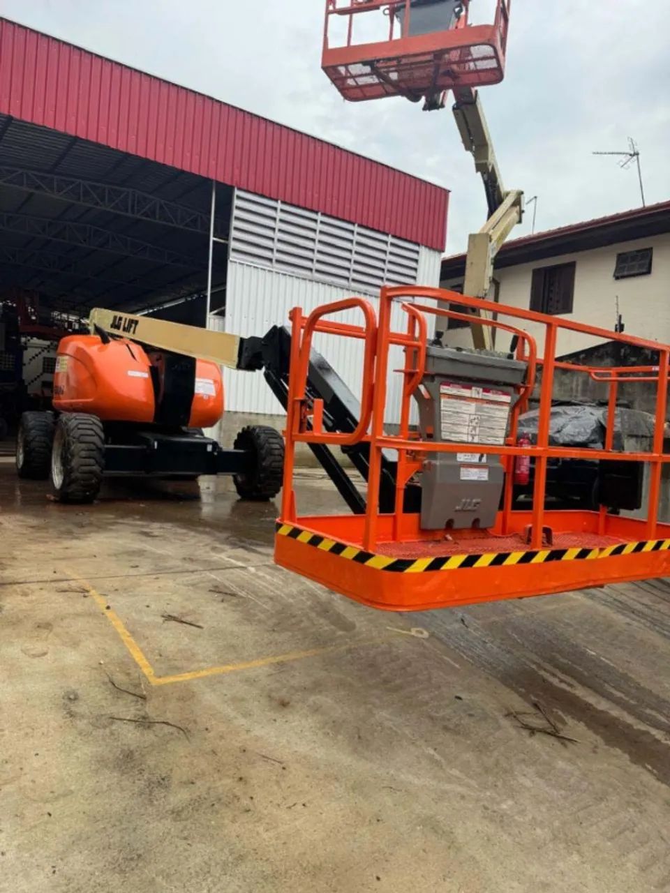 Plataforma Elevatoria Articulada Diesel - 20 metros - JLG 600AJ - Ano 2010