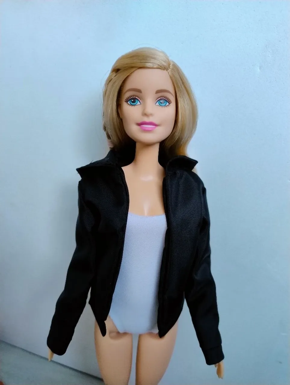 Jaqueta corta vento para boneca Barbie