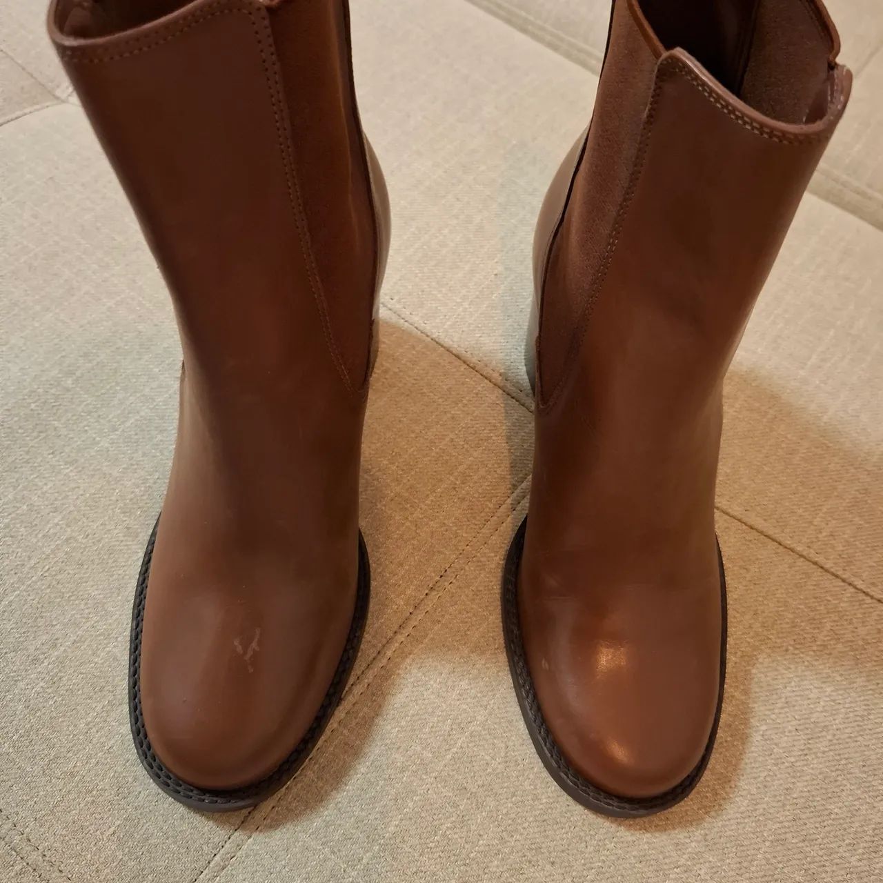 Bota de Couro Marrom - Elegância em Cada Passo