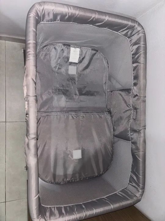 Berço dobrável para bebê - usado somente por 5 meses - Foto 2