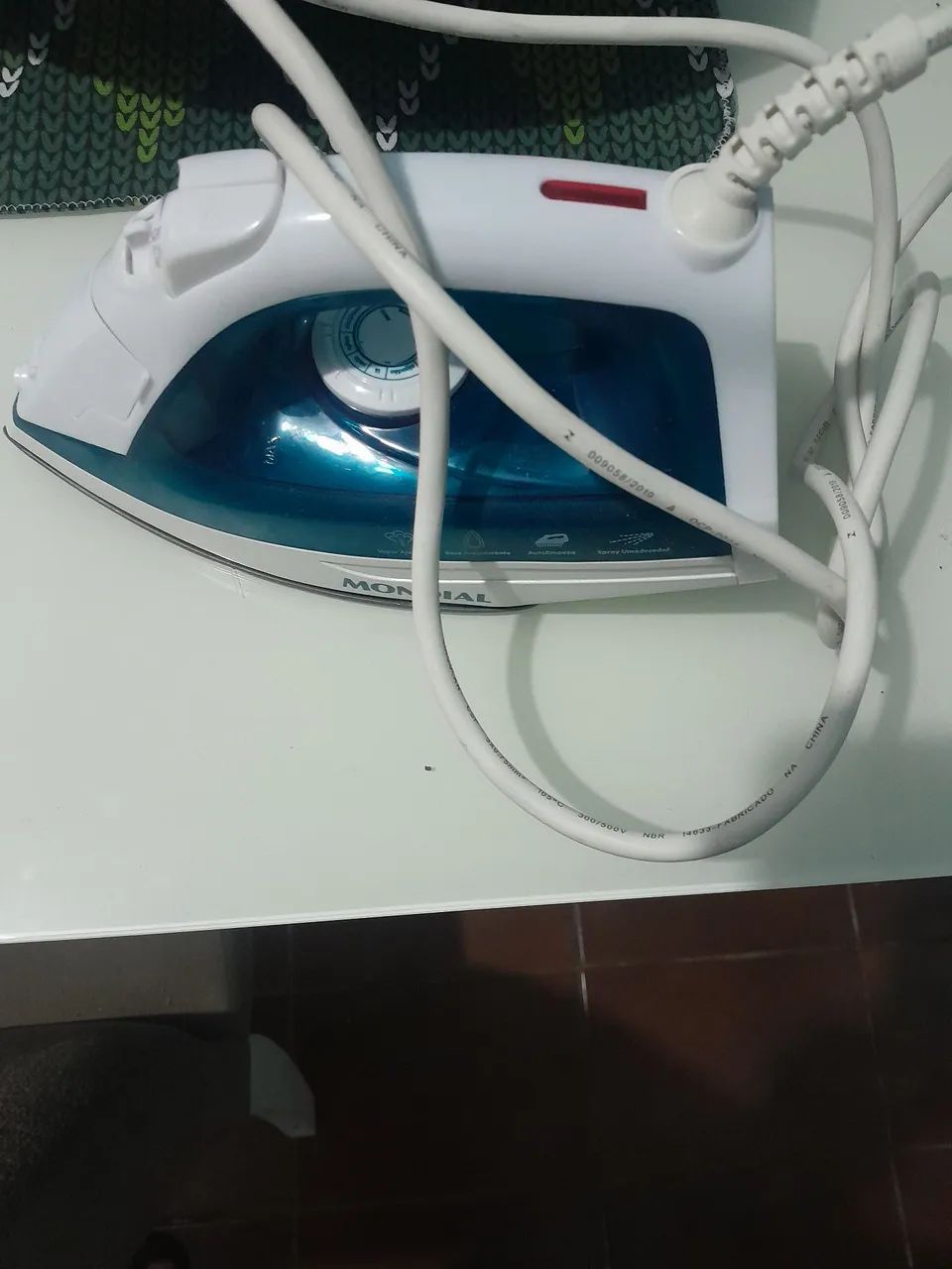 Ferro de passar a vapor 