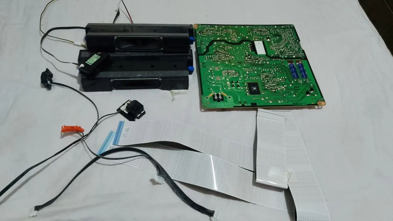 Peças para..TV.novas 55.polegadas LCD/LED - Placa, Alto Falantes e Cabos - Foto 2