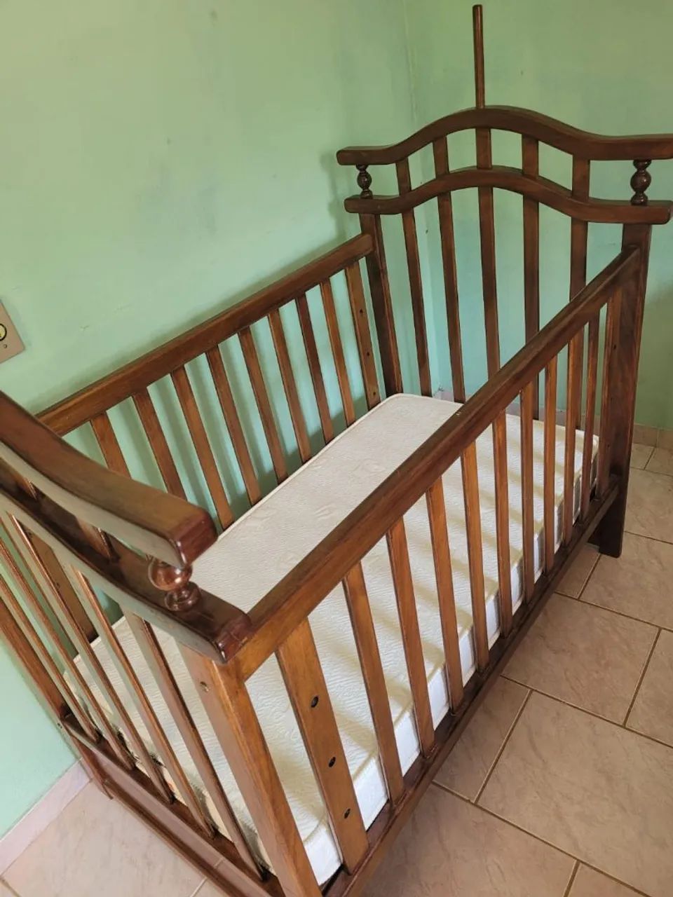 Berço em madeira maciça