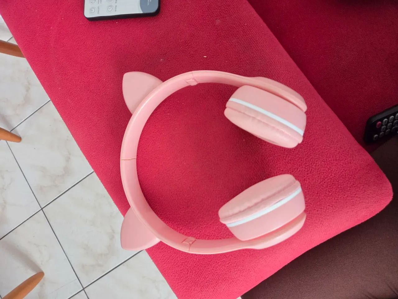Headphone rosa com orelhas de gato