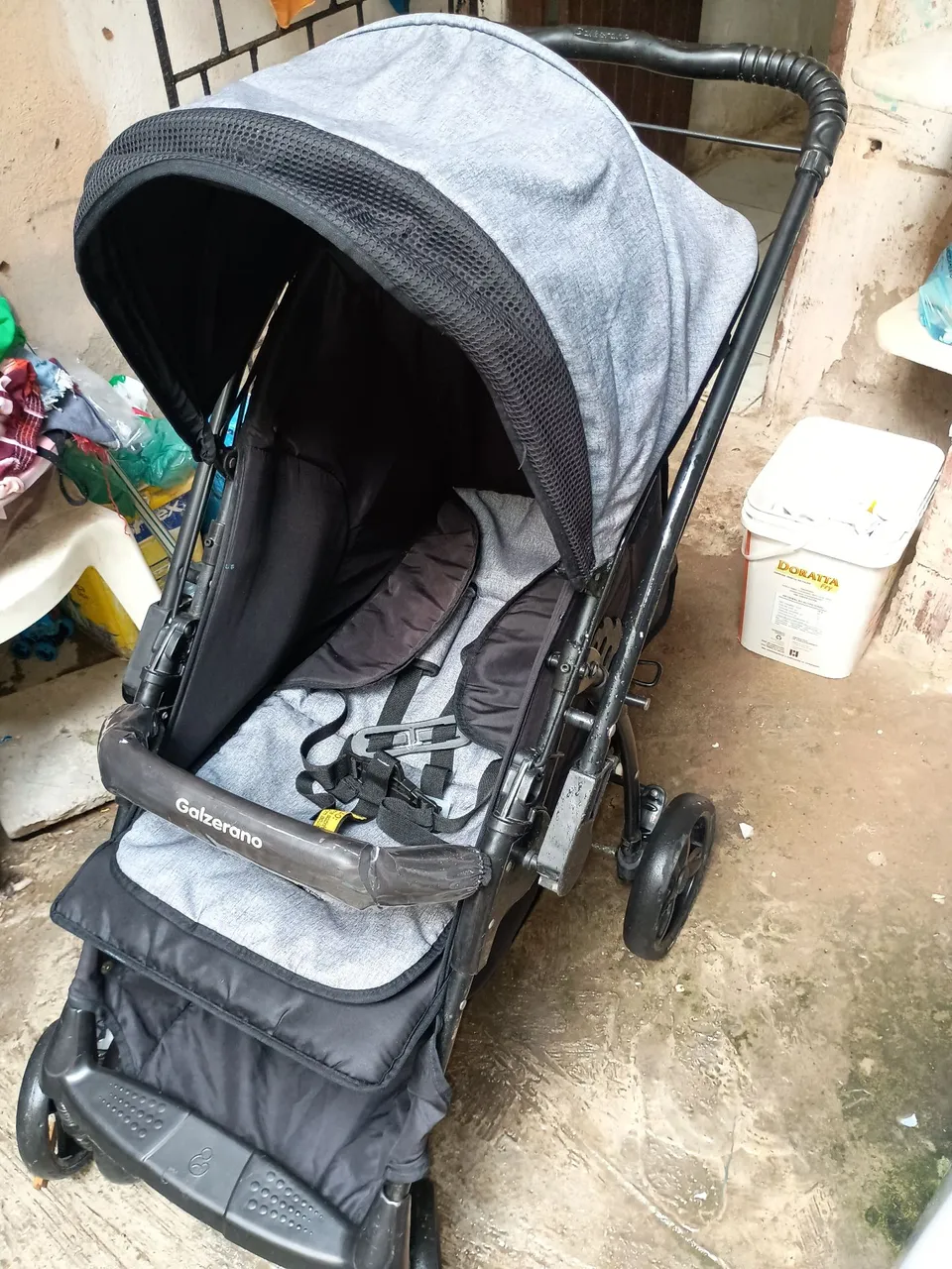 Carrinho de bebê Galzerano semi novo