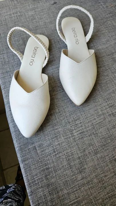 Sapatilha Mule Bico Fino e Elástico no Tornozelo Beira Rio Off White - Foto 2
