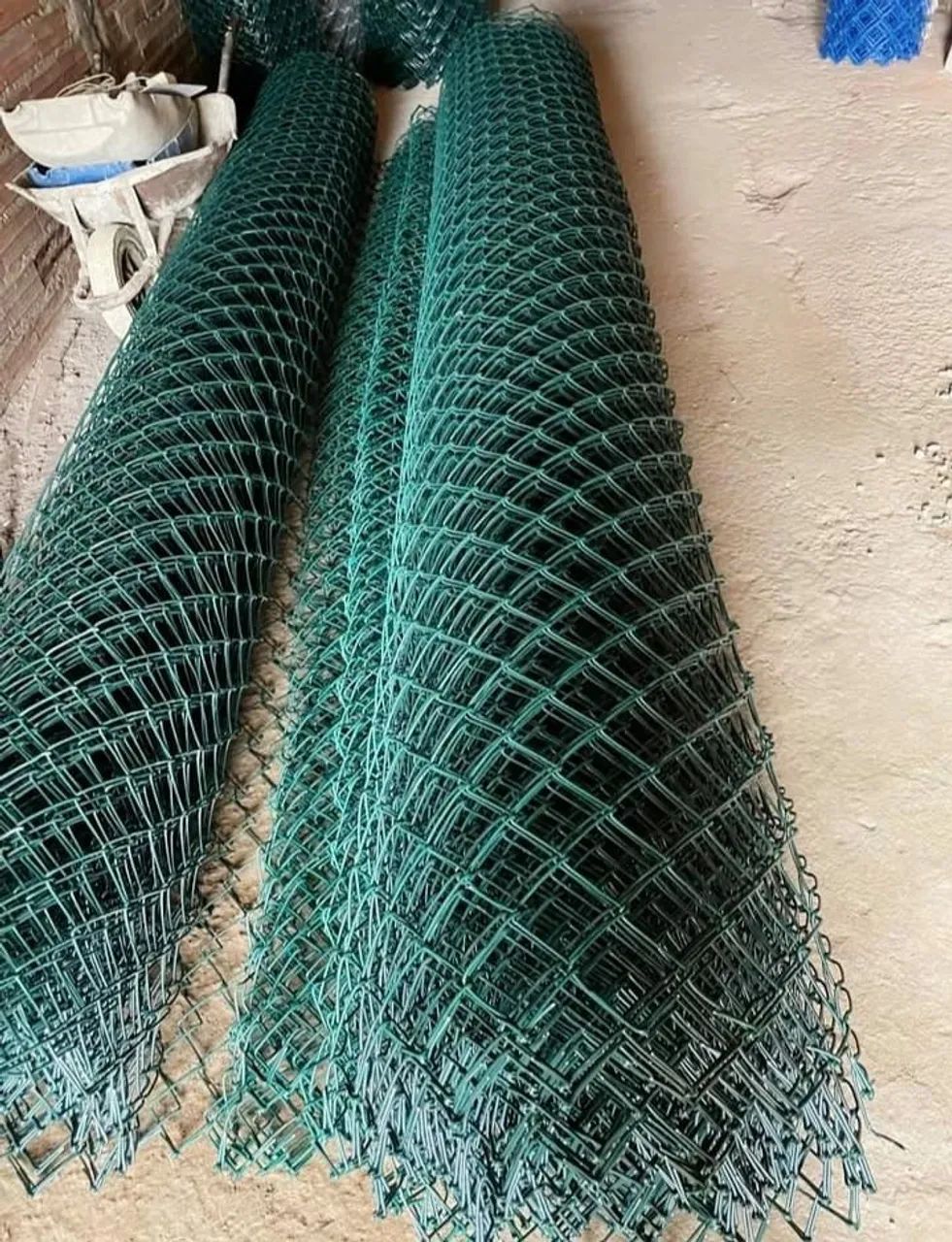 Fabricamos e instalamos tela de alambrado revestido em PVC de alta aderência / Alambrado - Foto 2