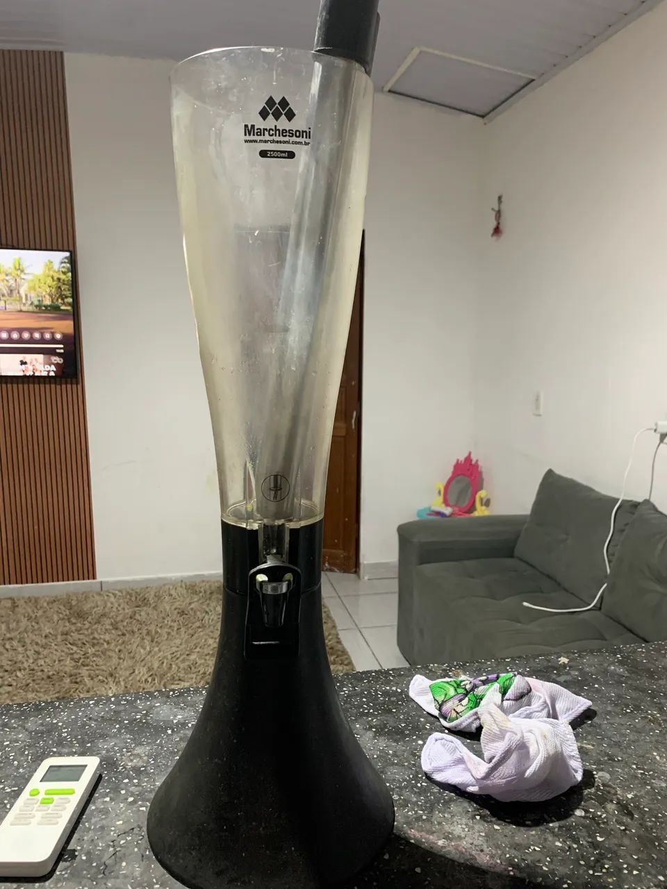 Vendo torre de chopp de 2500 ml com dois tubos congelantes Obs: perdi a tampa de cima  - Foto 4