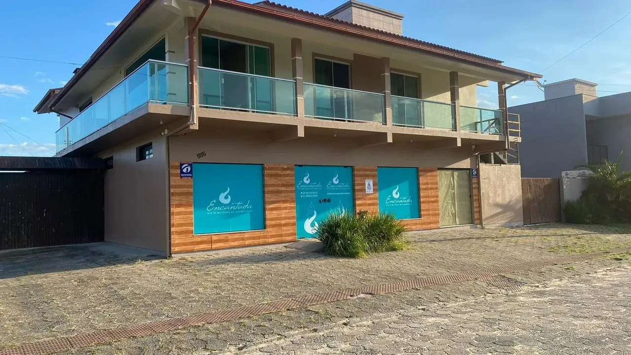 Sala Comercial para Alugar em Garopaba-SC, Bairro Pinguirito - 180 m², Excelente Localizaç