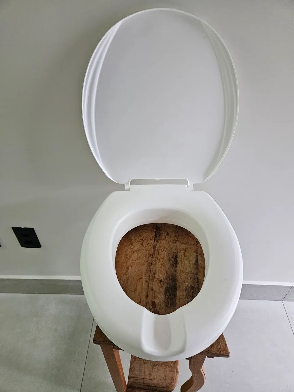 Assento de vaso sanitário branco - Foto 3