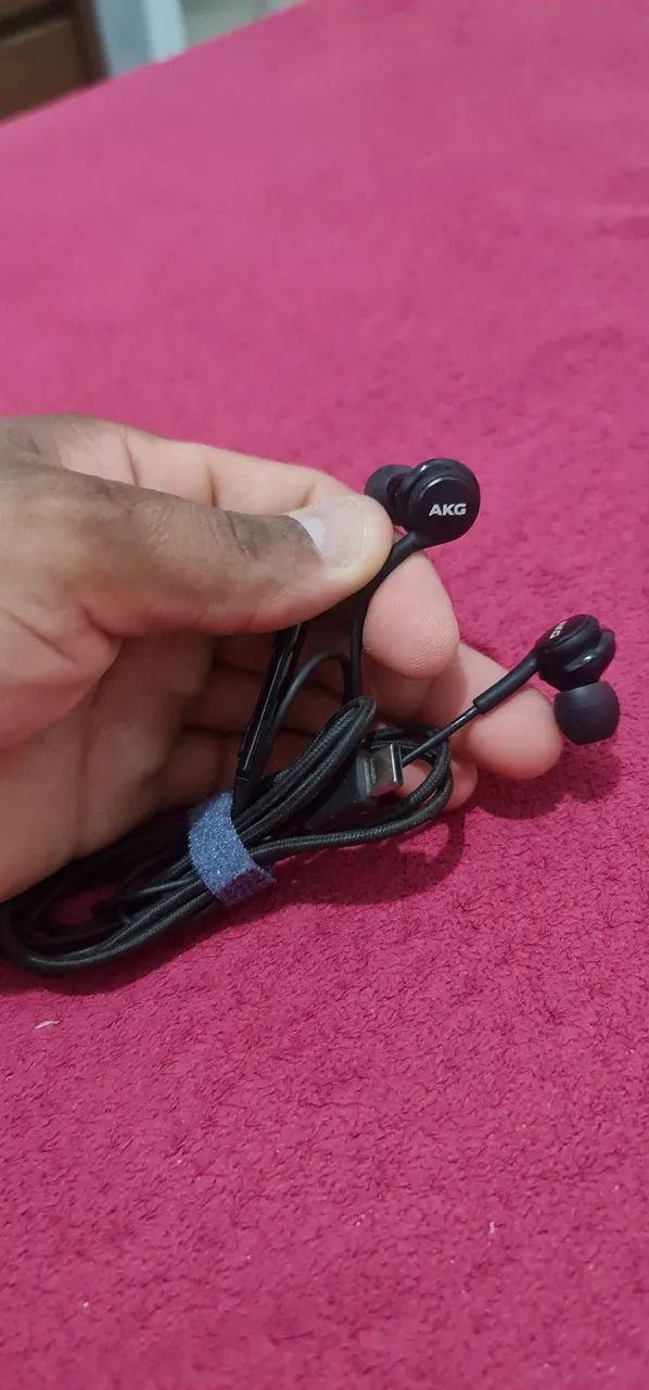 Fones de Ouvido AKG com Microfone