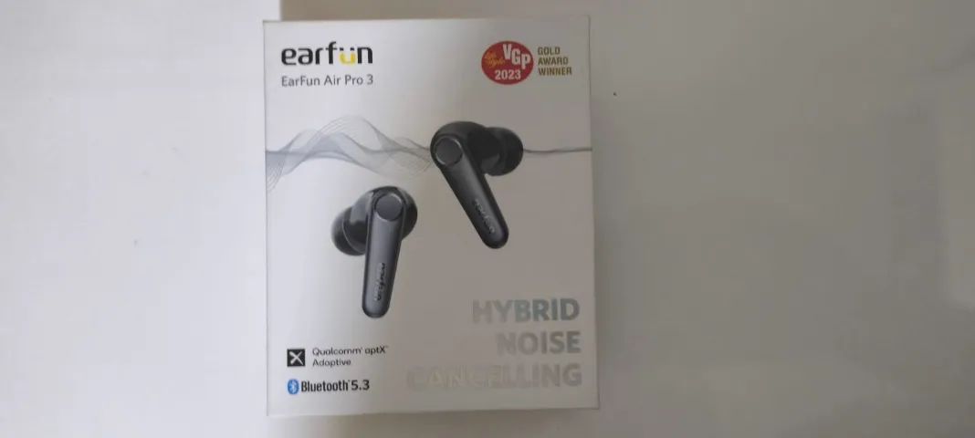 Fone de ouvido Earfun Air Pro 3 Na Caixa