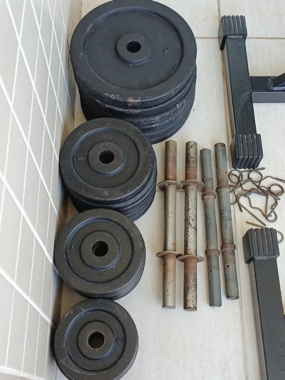 Kit Academia em Casa - Anilhas, Barra, Halteres e Suporte Ajustável - Foto 6