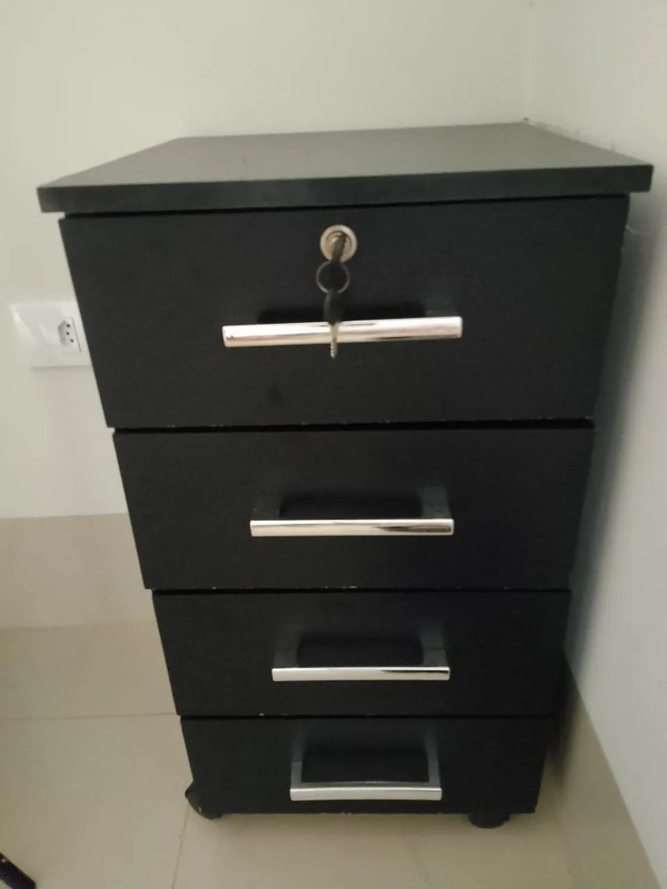 Gaveteiro 4 gavetas com chave