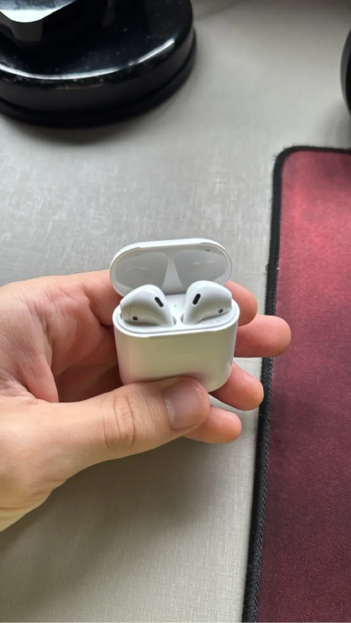 AirPods Apple - Sem Fio e com Caixa