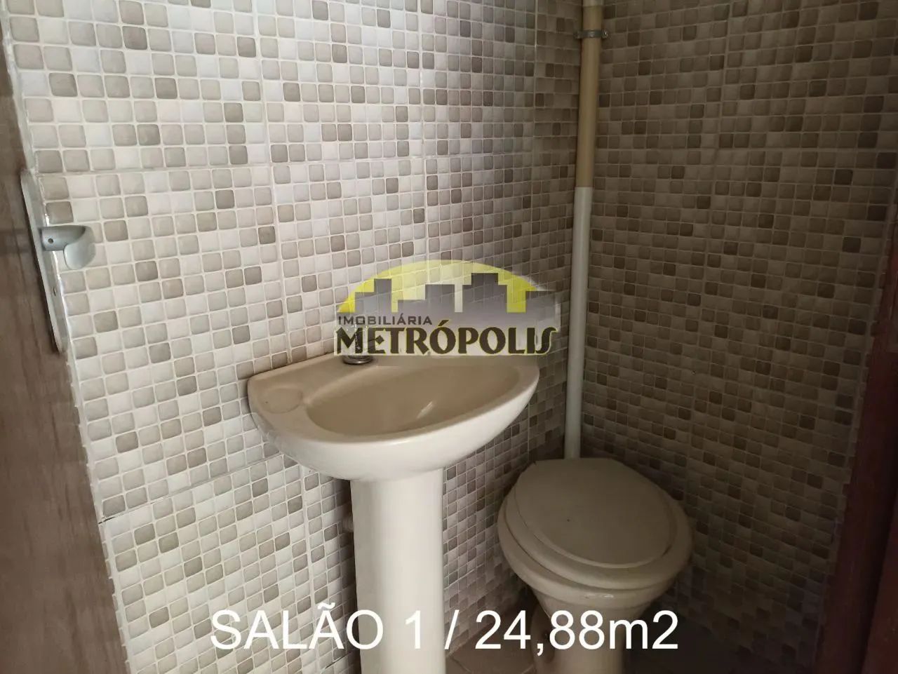Centro- Dois salões comerciais: Salão 1+ toalete: área 25m2 // Salão 2 + toalete: área 20m - Foto 5