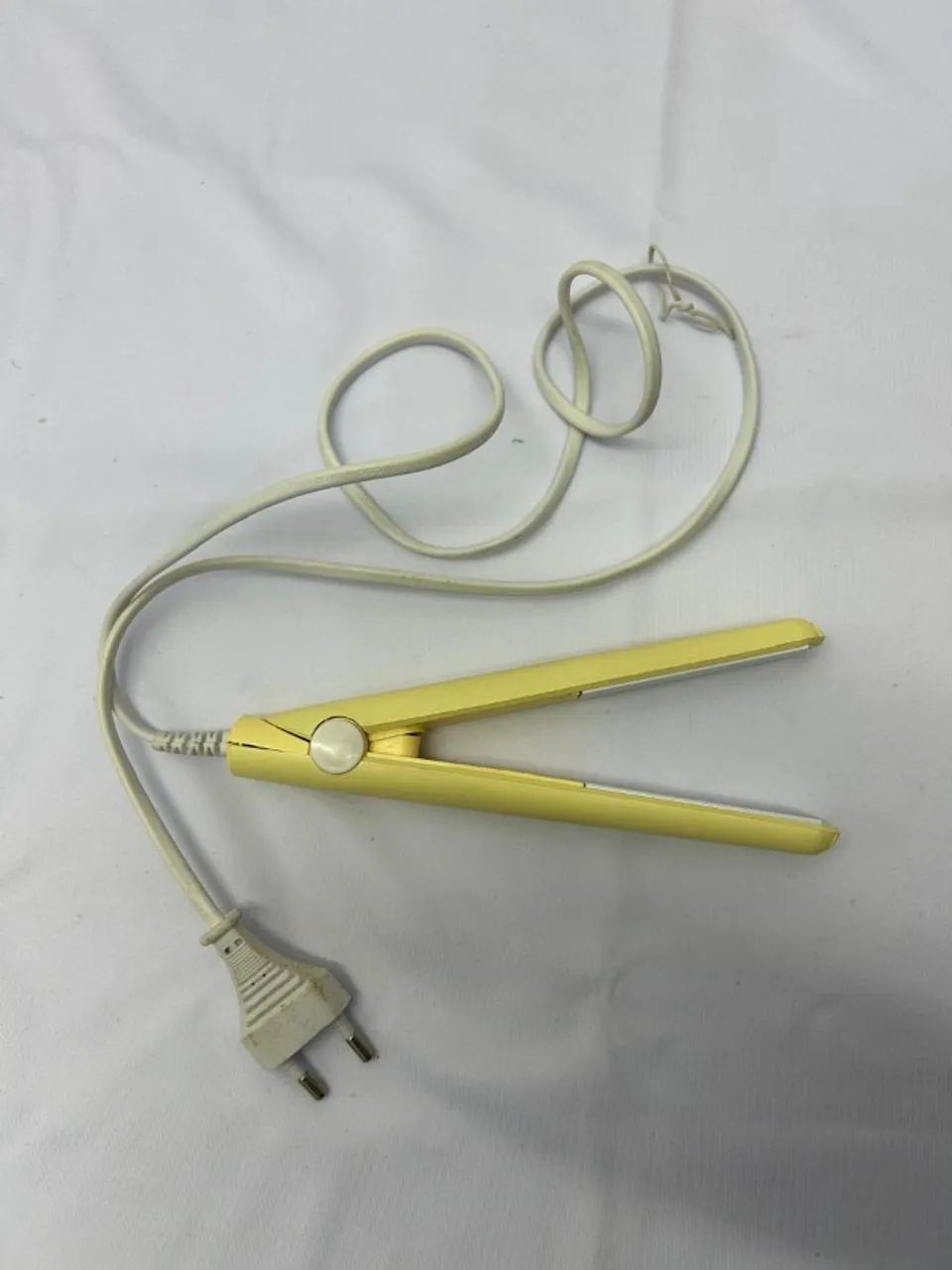 Prancha de Cabelo Compacta Bivolt - Levemente Desalinhada