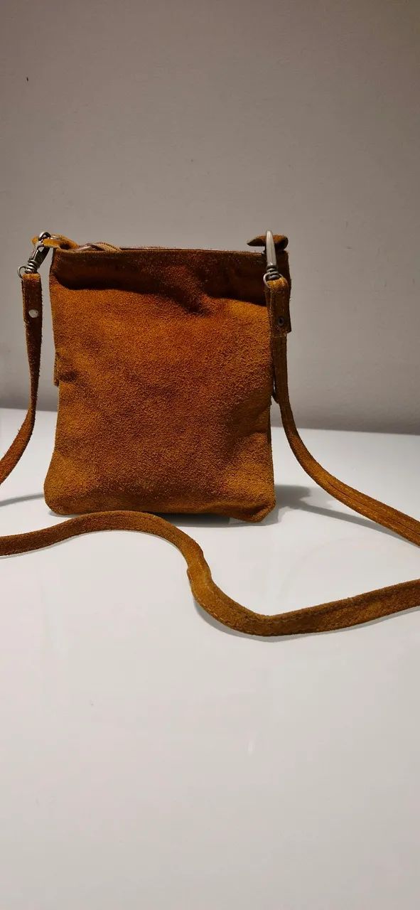 Bolsa de ombro marrom em camurça com franjas - Foto 3