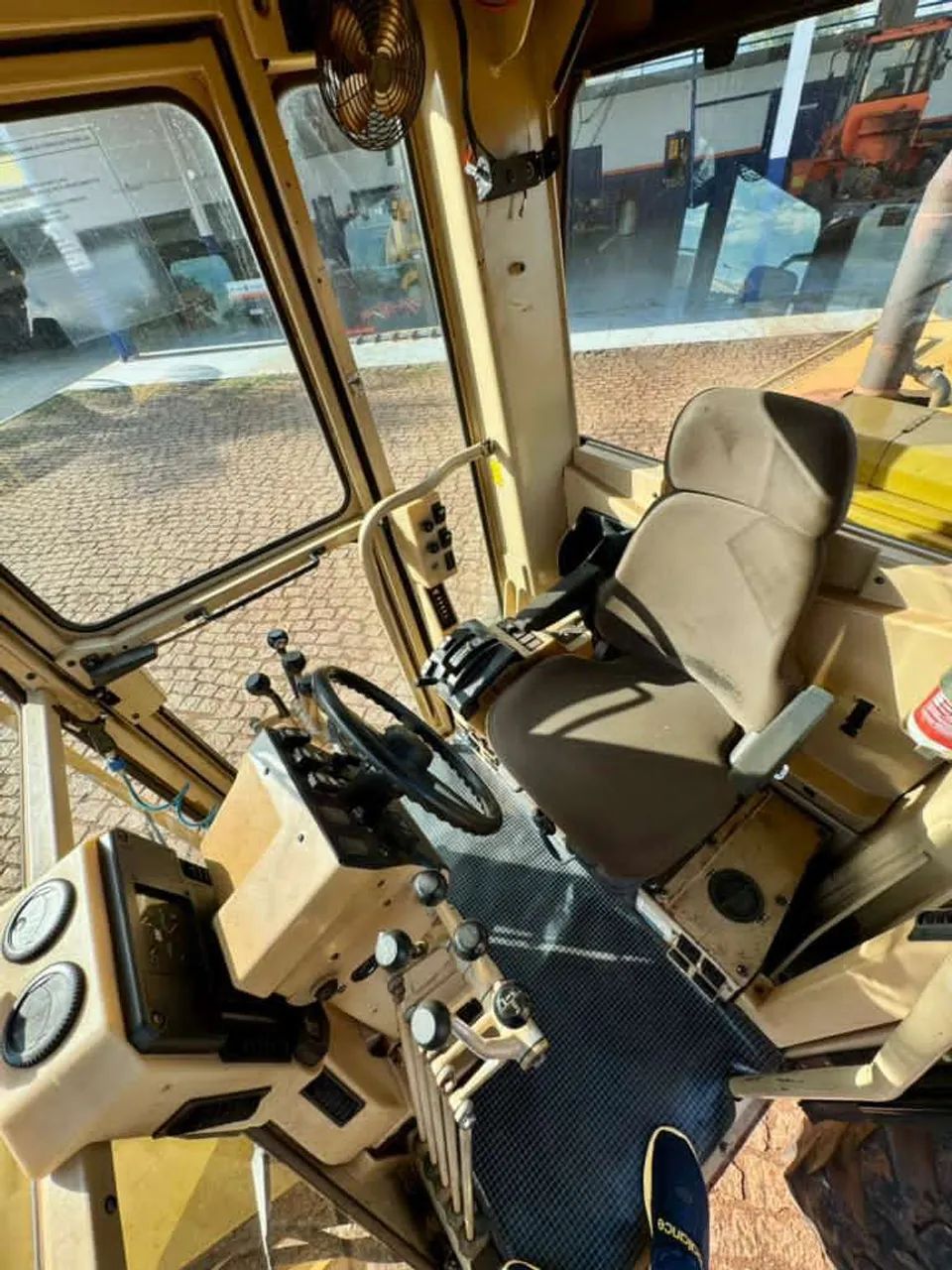 Motoniveladora caterpillar 140k ano 2014 - Foto 6