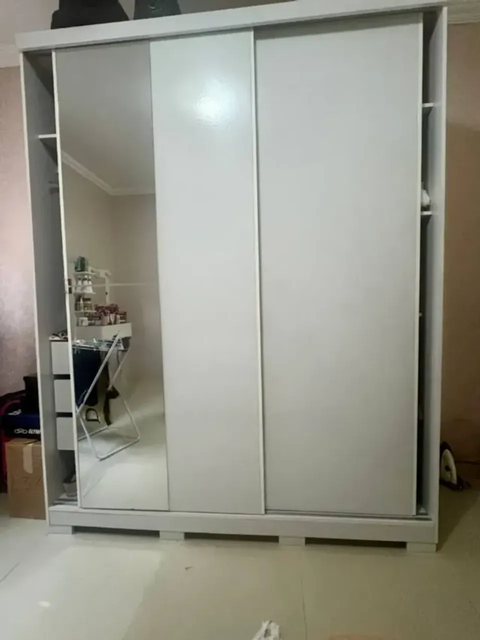 GUARDA ROUPA EM EXCELENTISSIMO ESTADO