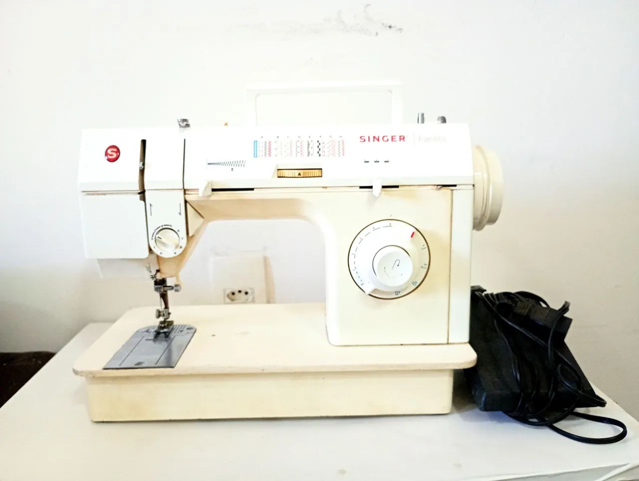 Máquina de Costura Singer Facilita 2868