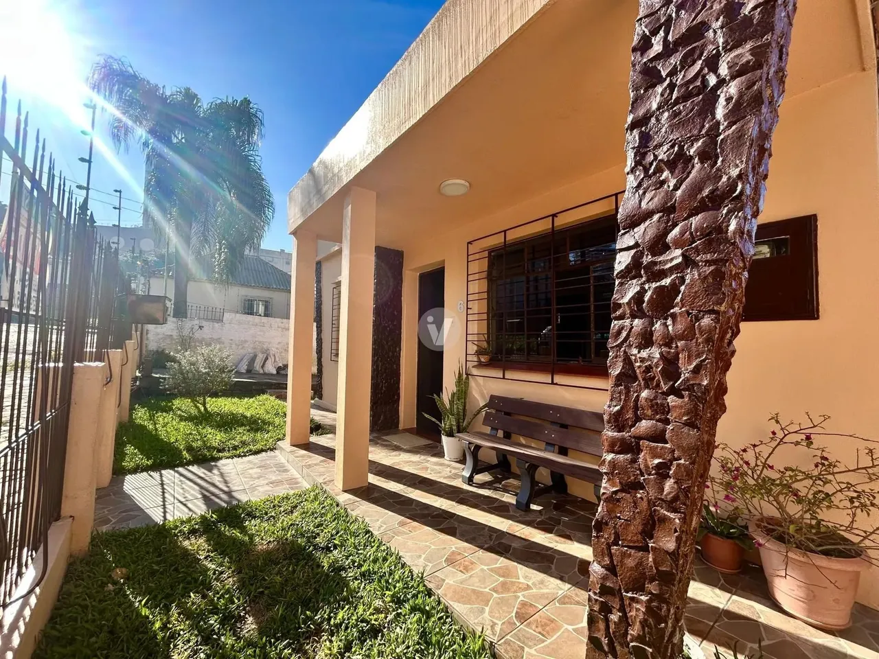 Casa 3 dormitórios, piscina e espaço gourmet no bairro N. Sra das Dores