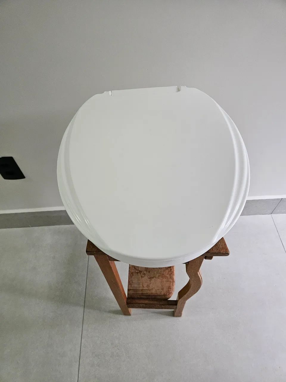 Assento de vaso sanitário branco