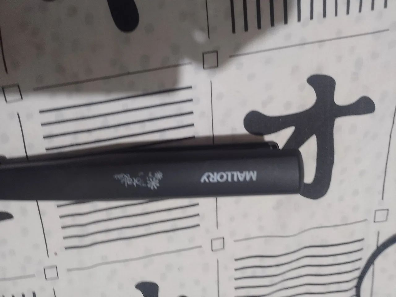 Prancha de Cabelo Mallory com Design Moderno