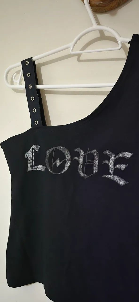 Top preto com detalhe e escrita LOVE - Foto 3