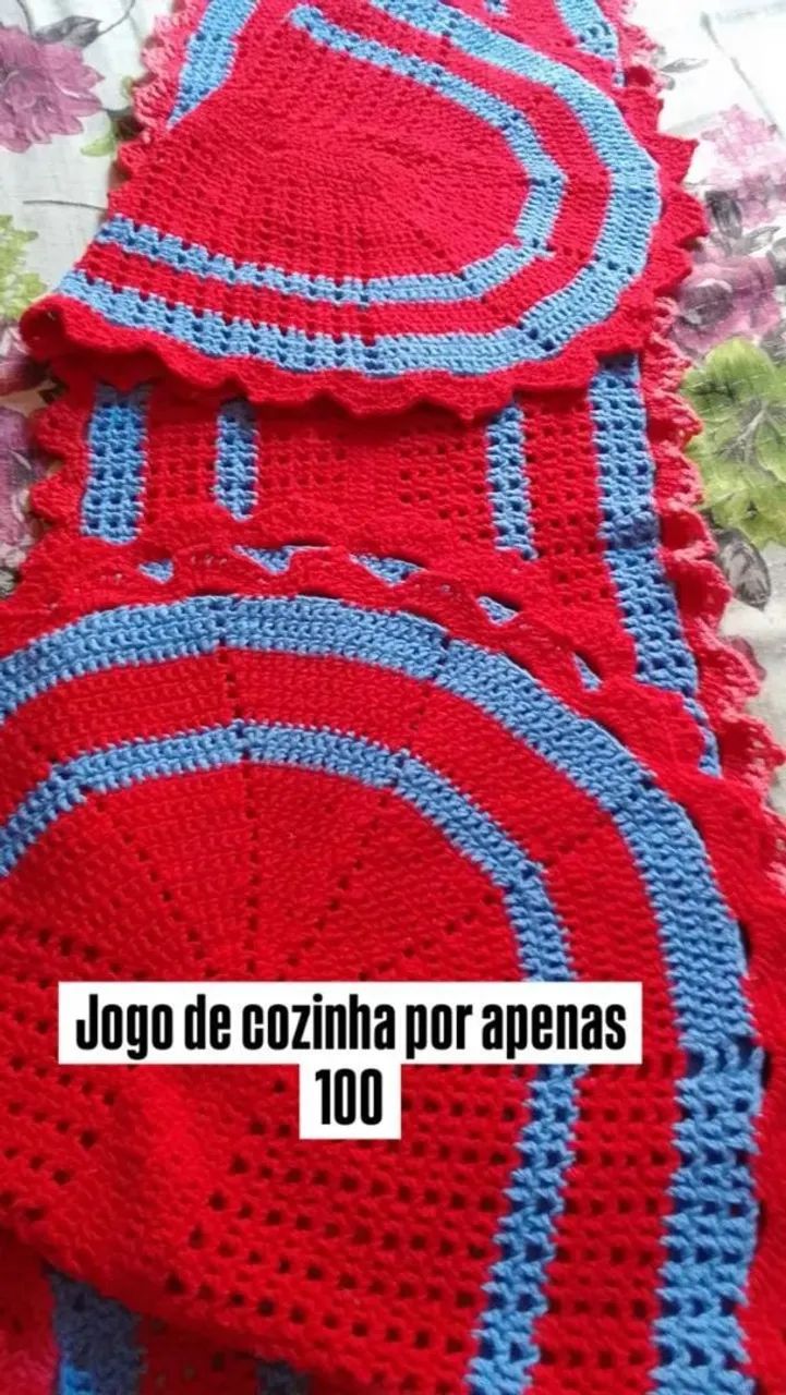 Jogo de cozinha em crochê vermelho e azul