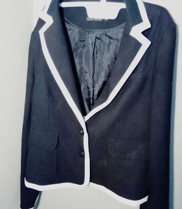 Jaqueta Blazer Preta com Detalhe Branco 44