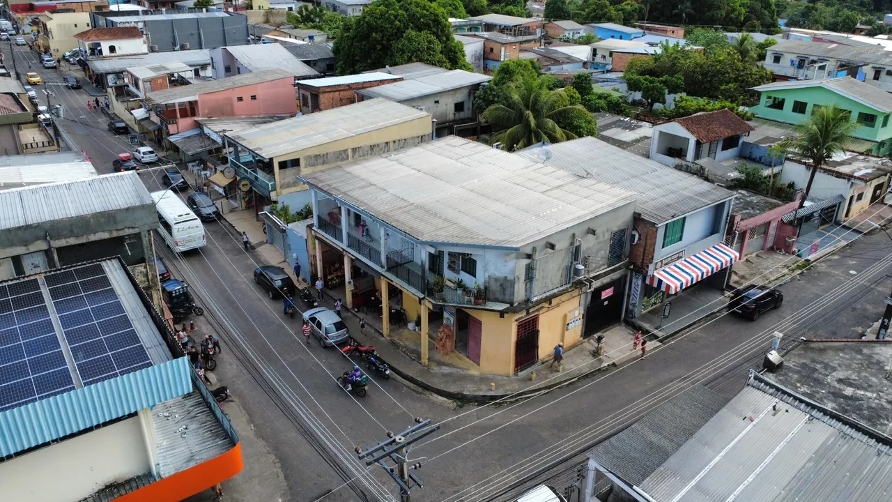 Prédio c/ 3 Lojas e 2 Aptos - Bairro da Paz