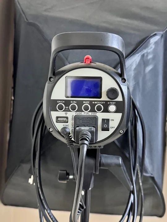 kit 2 flash tocha godox Sk-400 li Softbox 60x60 e tripé  - Foto 6