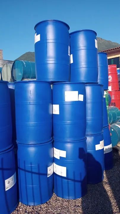 Bombonas de 200 litros tampa fixa.