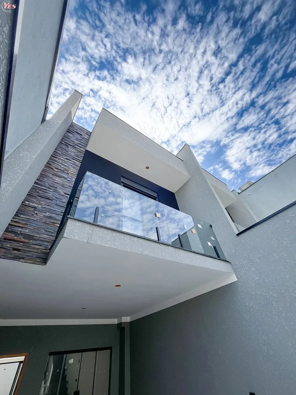 SOBRADO ALTO PADRÃO PARA LOCAÇÃO & VENDA - 3 SUITES | 2 VAGAS