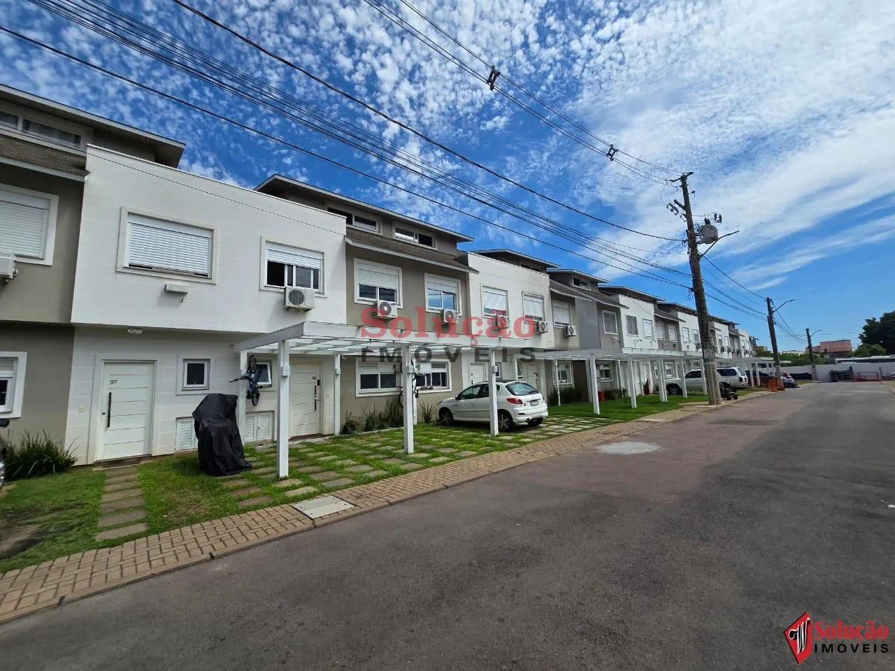 Sobrado 3 dorm sendo 1 suíte em Condomínio Fechado no Centro de Canoas