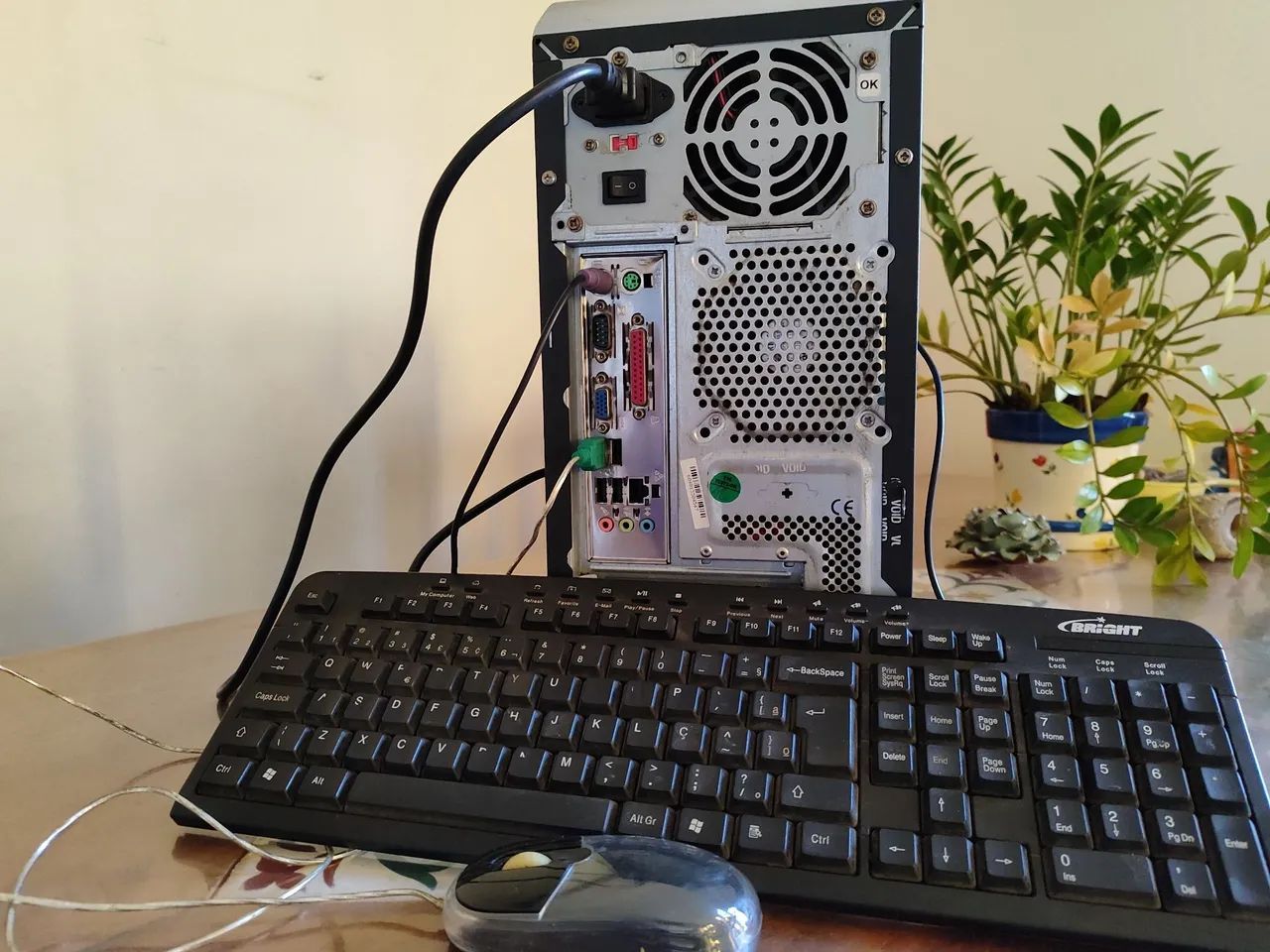 Computador HD 120GB, Processador Aton 525, 4G RAM<br>Processador Aton 525<br>4 g memória RAM - Foto 2