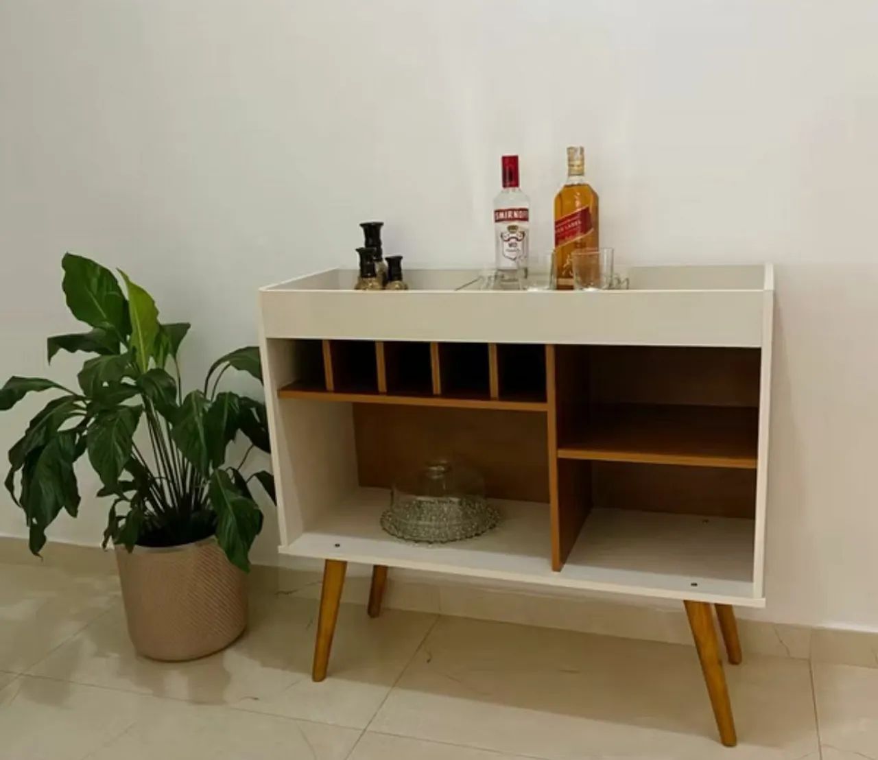 Aparador com adega e nichos - estilo moderno e retrô