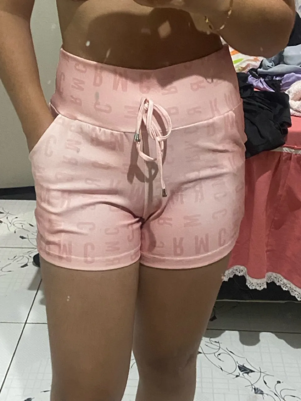 Shorts rosa com estampa