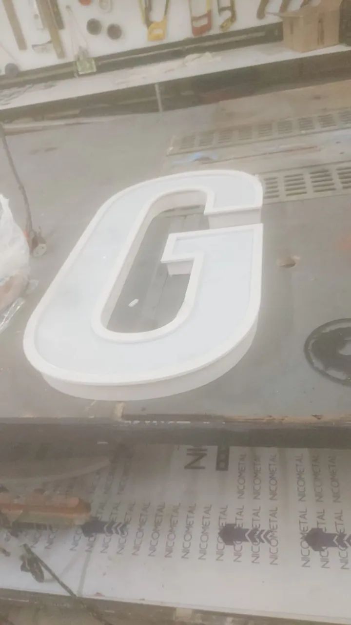 Placas para Ccomércio - Fachadas em  Lona e Acm - Letras-caixas em Led - Acrílico - Totens